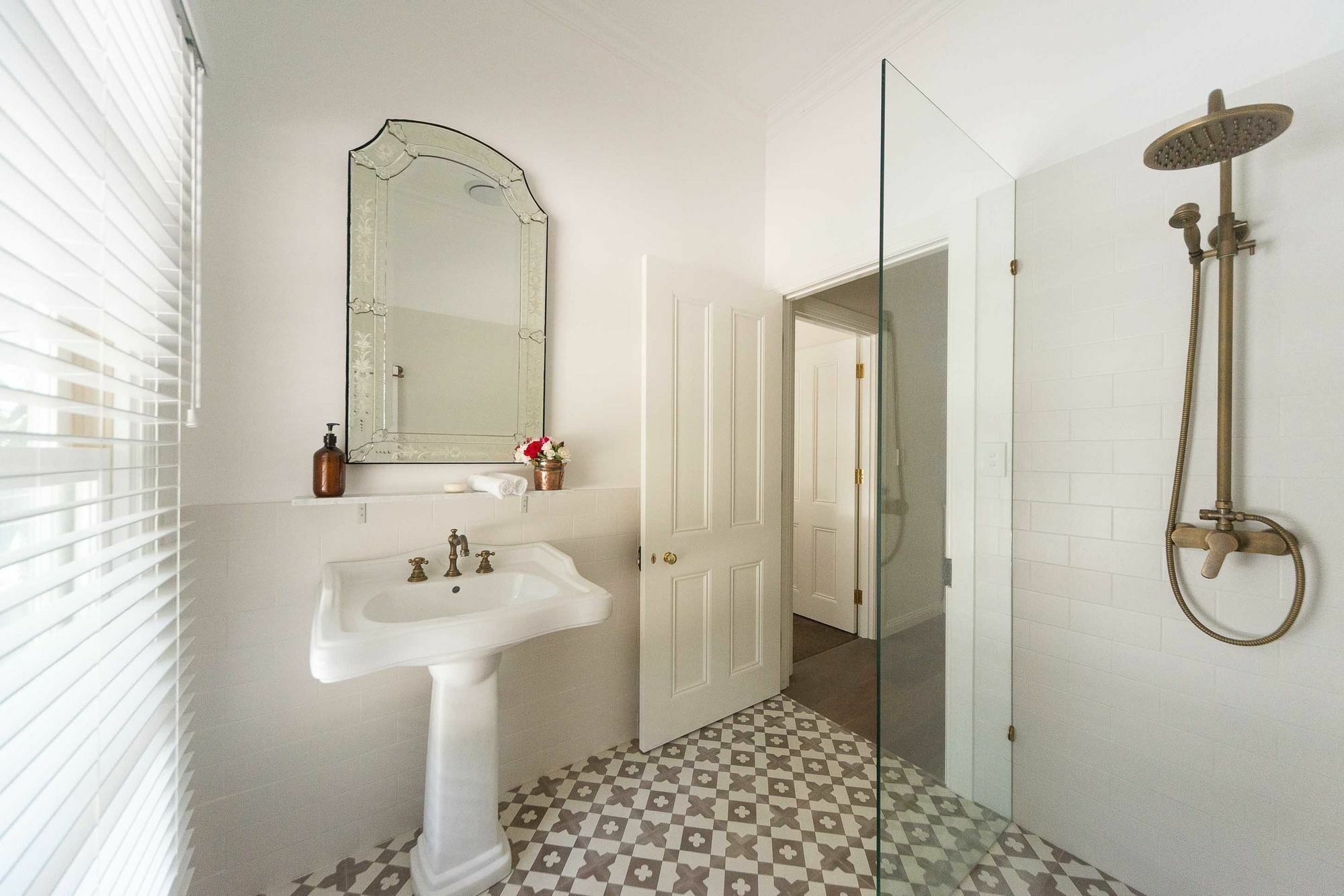 לינה וארוחת בוקר ביירון ביי Abelia House מראה חיצוני תמונה